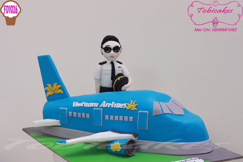 [FD1026] BÁNH SINH NHẬT TẠO HÌNH MÁY BAY VIETNAM AIRLINE CÙNG VỚI PHI CÔNG