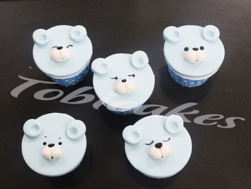 CUPCAKES HÌNH MẶT CHÚ GẤU