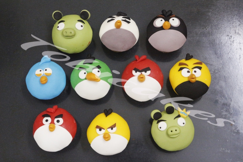 CUPCAKES HÌNH CHÚ CHIM TỨC GIẬN
