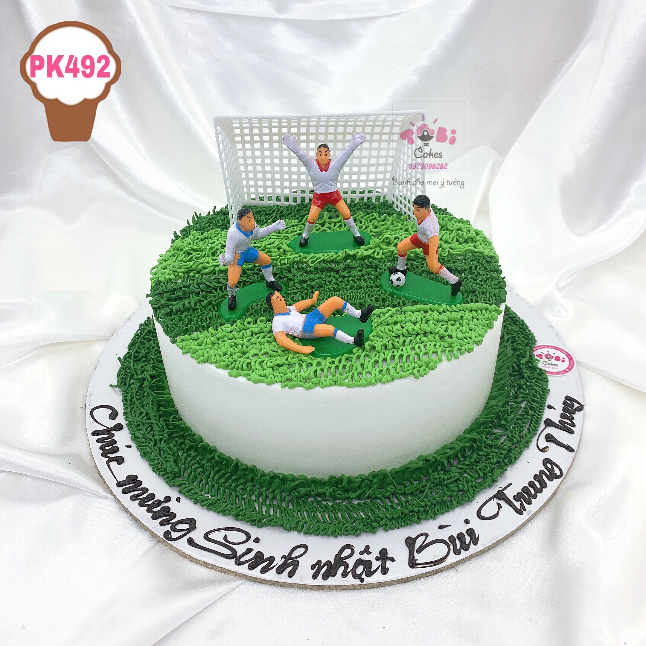 PK492 - BÁNH SINH NHẬT HÌNH CẦU THỦ ĐÁ BÓNG CHƠI TRÊN SÂN