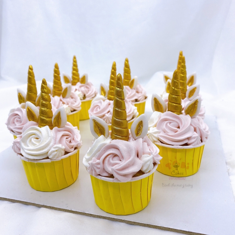 CUPCAKES DÀNH CHO CÁC BÉ CHỦ ĐỀ UNICORN SỪNG NGỰA PONY SIÊU ĐÁNG YÊU