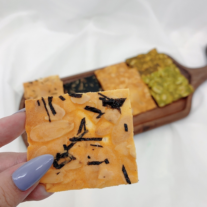 BÁNH NGÓI HẠNH NHÂN RONG BIỂN ĂN KIÊNG GÓI 100GR