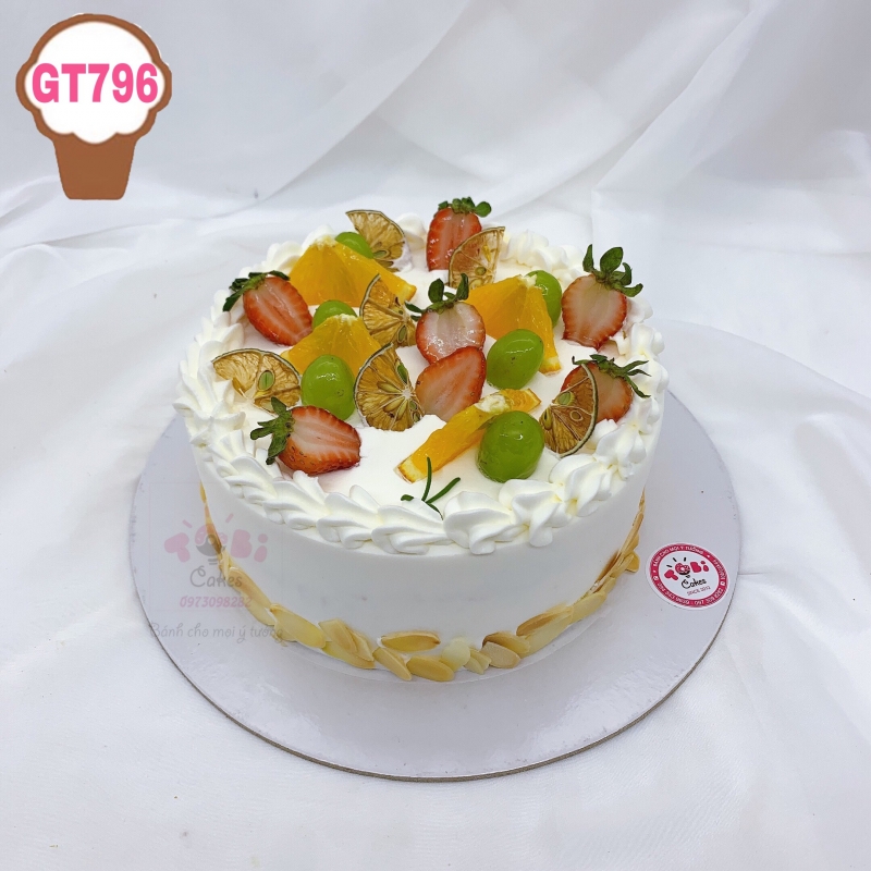 GT796 - BÁNH GATO ÂU TRANG TRÍ HOA QUẢ VÀ HẠNH NHÂN