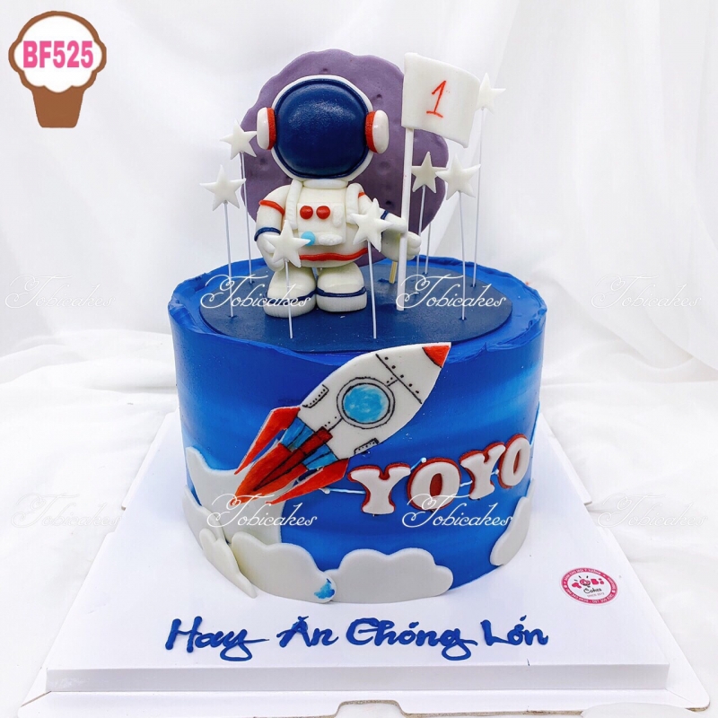 BF525 - BÁNH SINH NHẬT TẠO HÌNH PHI HÀNH GIA ĐẶT CHÂN TRÊN VŨ TRỤ