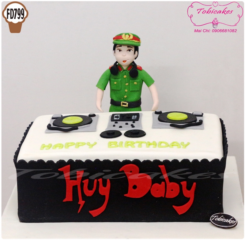 BÁNH SINH NHÂT TẠO HÌNH CÔNG AN CHƠI DJ
