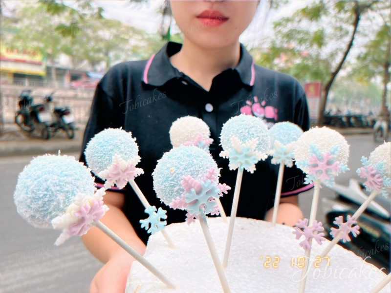CAKE POP CHỦ ĐỀ BÔNG TUYẾT ELSA XINH XẮN DÀNH HCO BÉ GÁI