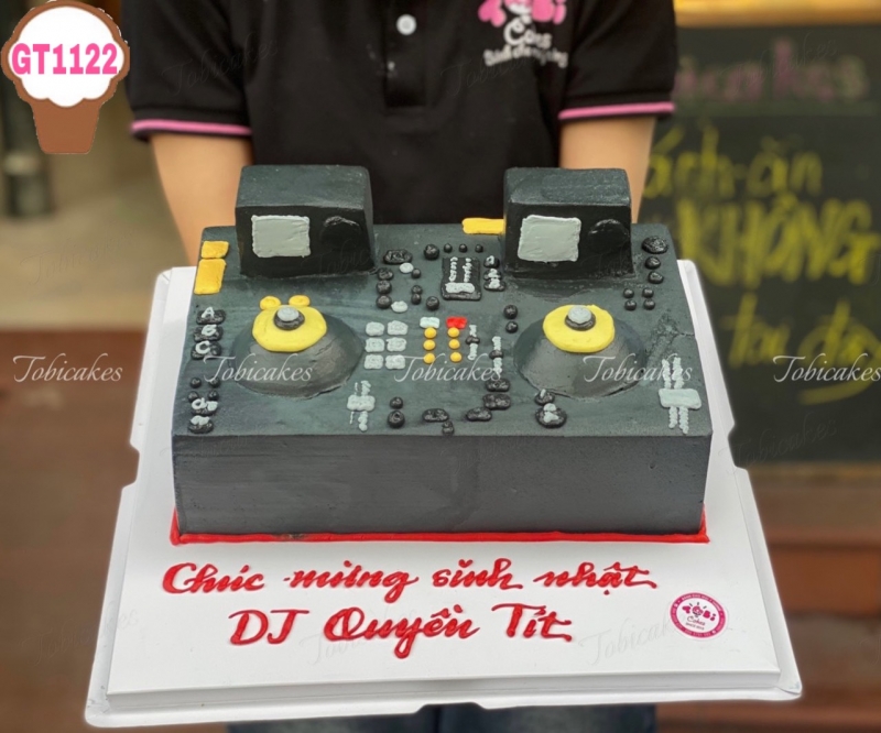 GT1122 - BÁNH SINH NHẬT TỈA HÌNH BÀN DJ DÀNH CHO CÁC BẠN ĐAM MÊ ÂM NHẠC SÔI ĐỘNG
