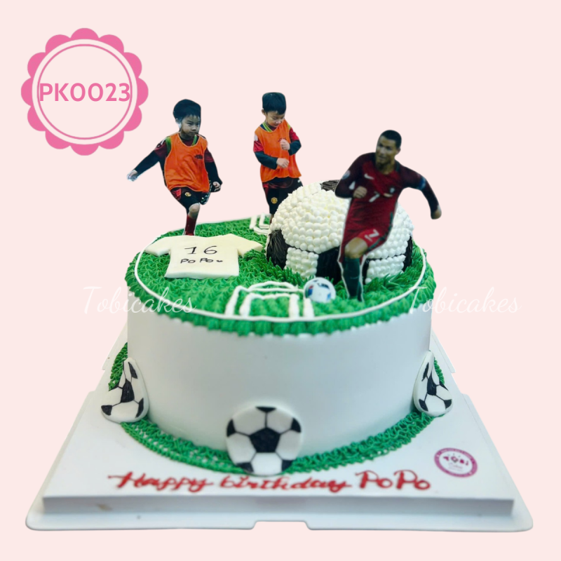 PK0023 - Bánh sinh nhật Bên thần tượng, cháy hết mình" – Khi bé được “sát cánh” cùng CR7