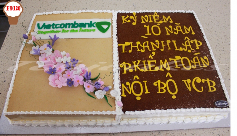 BÁNH SINH NHẬT TRANG TRÍ HOA GUM